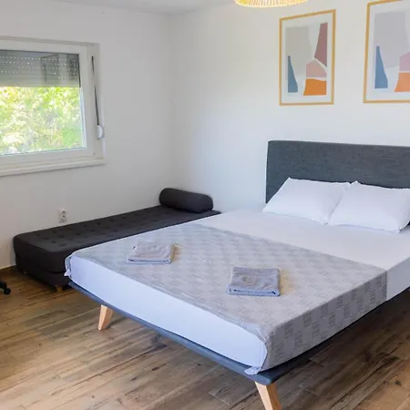 Family House Ferienhaus Krcedin