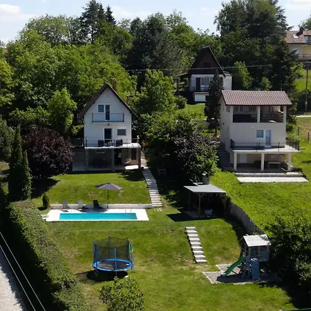 Ferienhaus Family House *