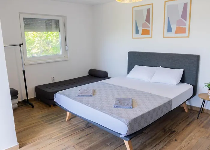 Family House Ferienhaus Krcedin