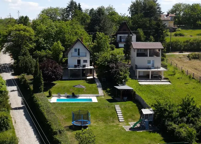 Ferienhaus Family House *